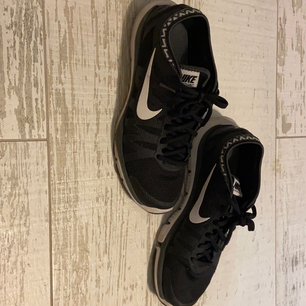 Used Nike tennis shoes